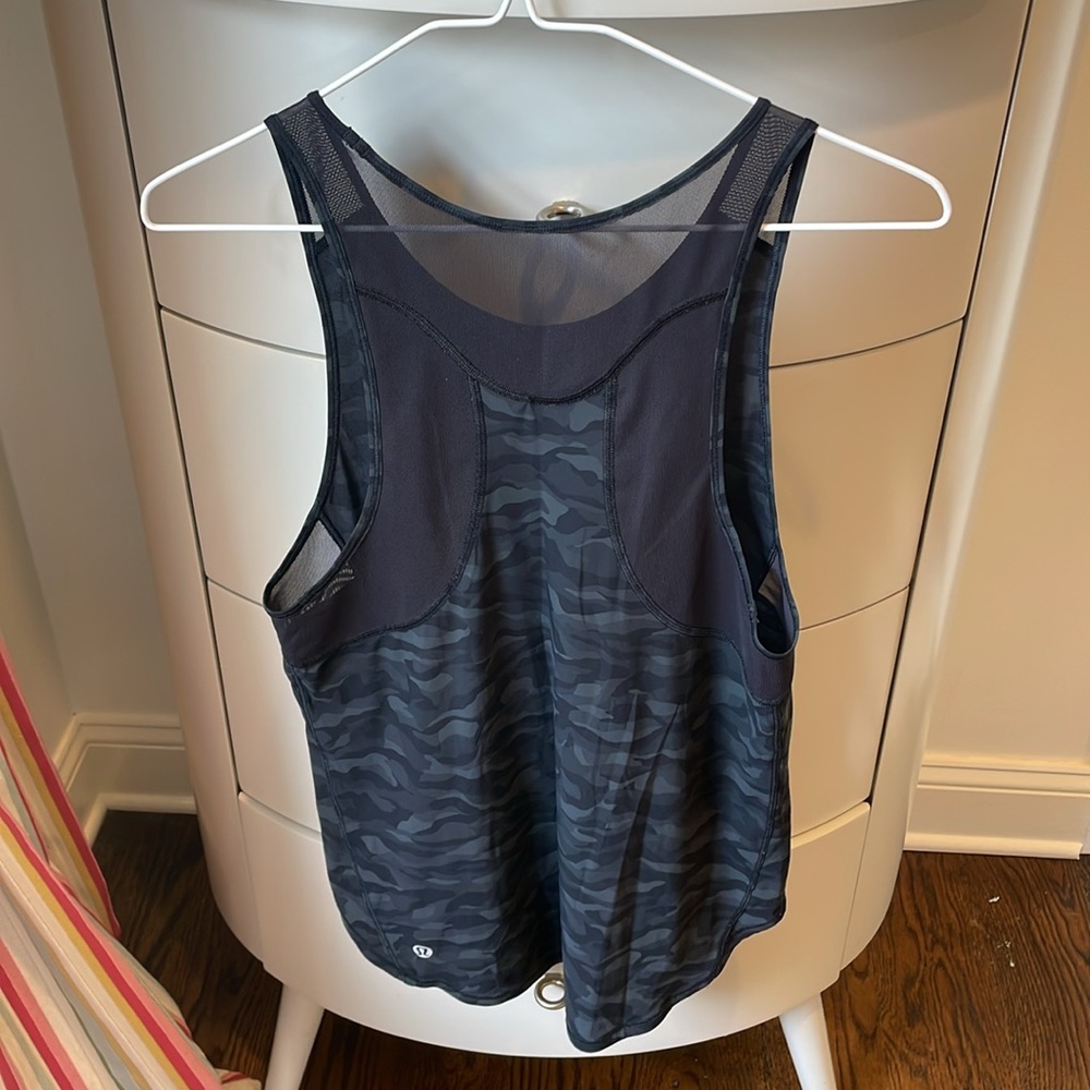 Lululemon Black Camo tank top size 6 - Picture 4 of 5